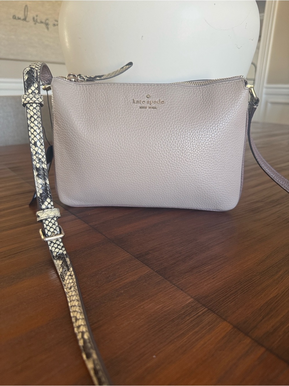 kate spade light beige/gray pebbled leather crossbody with snake-print strap